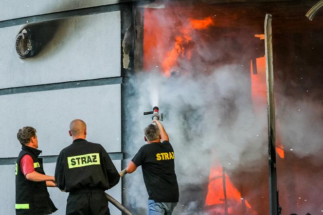Lublin: Kąpiel przy świecach doprowadziła do pożaru mieszkania