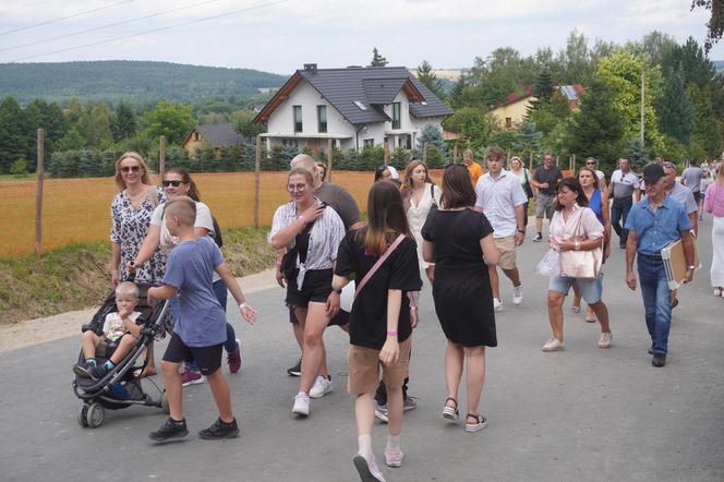 Dymarki 2024 w Nowej Słupi. Tłumy mieszkańców i turystów pod Świętym Krzyżem