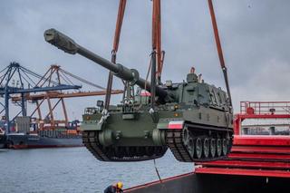 Niecodzienny rozładunek dla Wojska Polskiego. Przypłynęły do Gdyni z Korei 