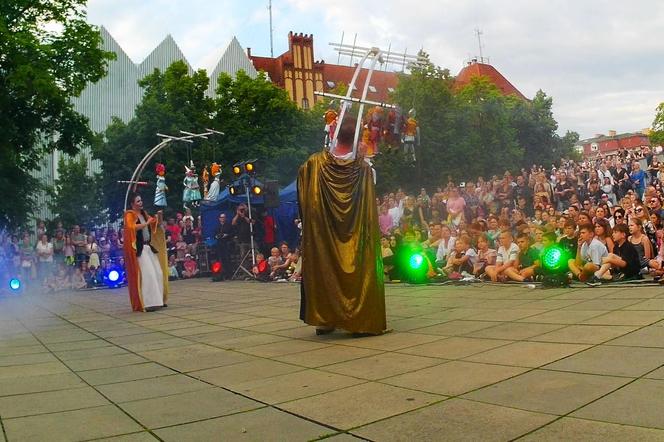 "Kosmiczna Podróż Guliwera" na placu Solidarności