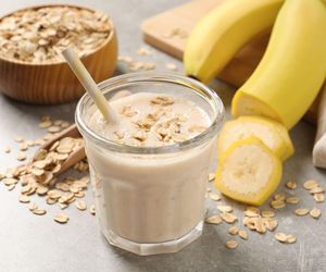 Energetyczne śniadanie w 5 minut? Zdrowy koktajl z banana i tych płatków to strzał w 10! 