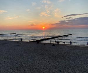 Zobaczcie zachód słońca na plaży w Dziwnówku! 