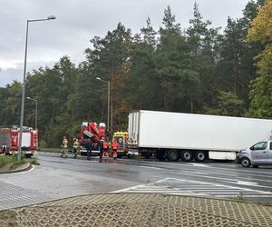 Piotrków Trybunalski. Śmiertelny wypadek kierującej saabem. Zginęła na oczach dzieci [ZDJĘCIA].