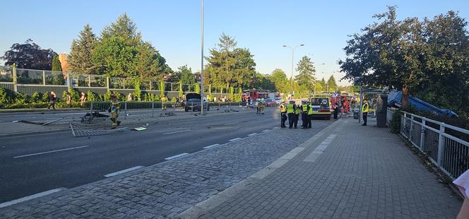 Koszmarny wypadek w Olsztynie. Wiele osób rannych w zderzeniu czterech pojazdów [ZDJĘCIA]