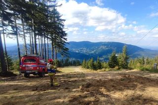 Paralotniarz zawisł 8 metrów nad ziemią. Pilna akcja ratunkowa w Szczyrku