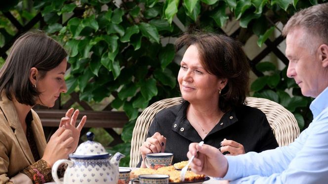 M jak miłość odc. 1889. Barbara (Teresa Lipowska), Agnes M jak miłość odc. 1889. Agnes (Amanda Mincewicz), Marysia (Małgorzata Pieńkowska), Artur Rogowski (Robert Moskwa)(Amanda Mincewicz)