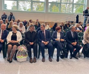 Pierwsza Dama uczciła z uczniami 100 lat od nadania imienia Stefana Batorego Szkole Podstawowej w Liwie