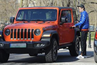 Kuba Wojewódzki nie potrafi zejść z samochodu 