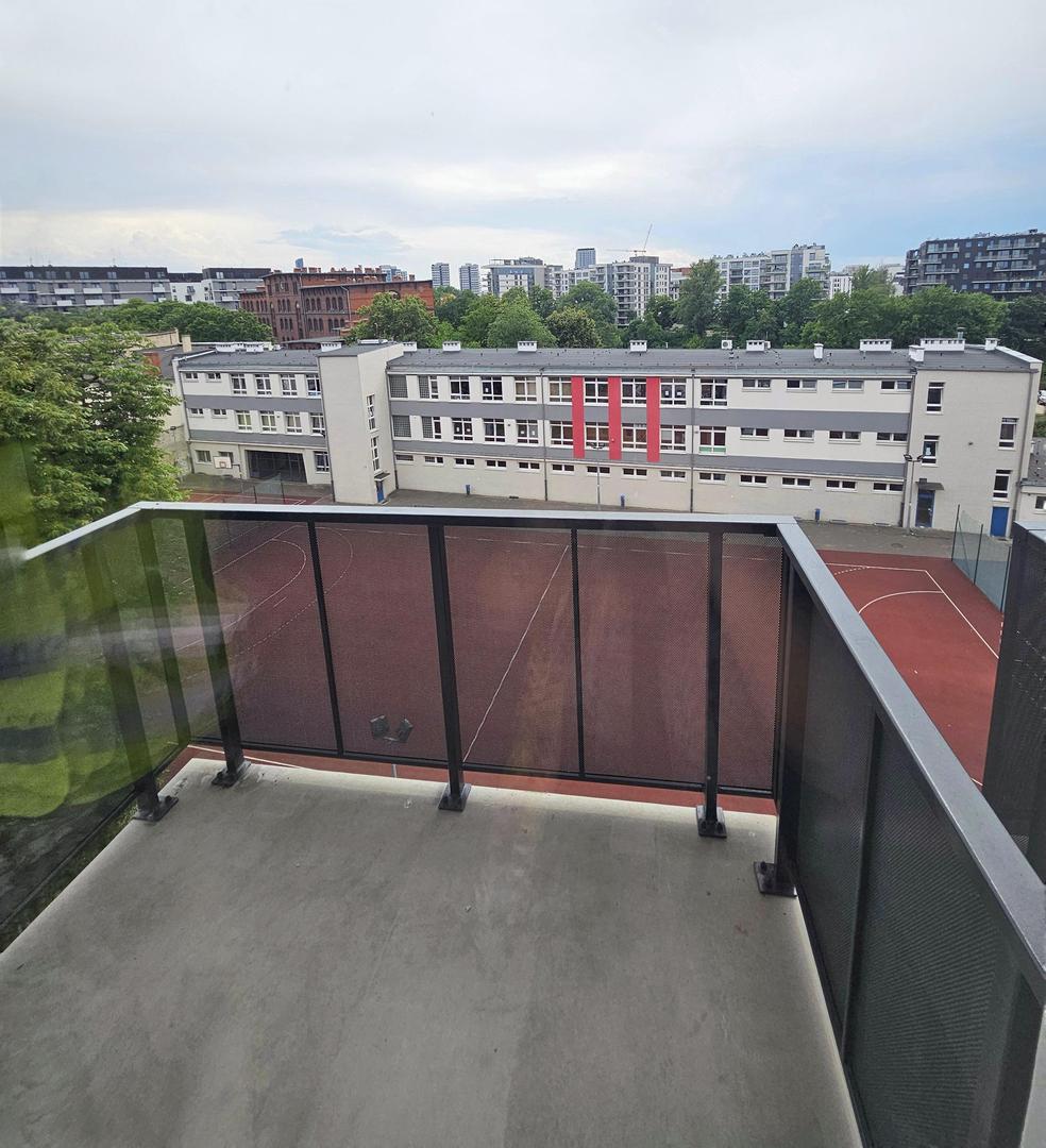 Nowa Kurkowa we Wrocławiu - zdjęcia elewacji i wnętrz budynku w trakcie prac wykończeniowych