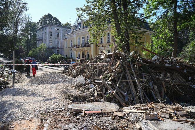 Szok, złość i płacz w Lądku-Zdroju. Miasto w niczym nie przypomina uzdrowiska [ZDJĘCIA]