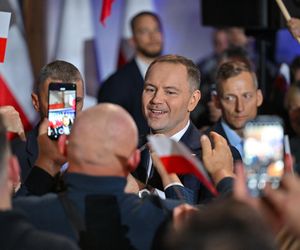 100 dni prezydentury, Nawrocki wzruszony. Tłumy skandowały „druga kadencja”