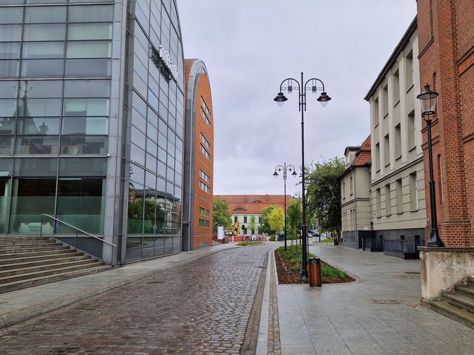 Rybi Rynek w Bydgoszczy niemal gotowy. Eleganckie nabrzeże już cieszy oczy!