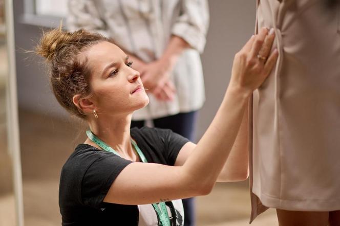 Na Wspólnej odc. 3719: Kasia (Julia Chatys), Teresa Bednarczuk (Izabela Dąbrowska) 