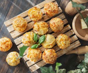 Nie wyrzucam ziemniaków, które zostaną z obiadu. Robię z nich pyszną i aromatyczną przekąskę 