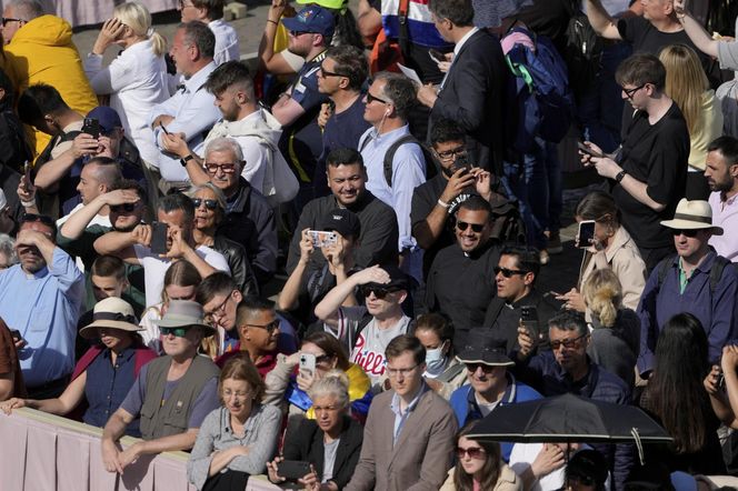 Z OSTATNIEJ CHWILI: Rozpoczęło się konklawe 2025 – kardynałowie złożyli przysięgę w Kaplicy Sykstyńskiej