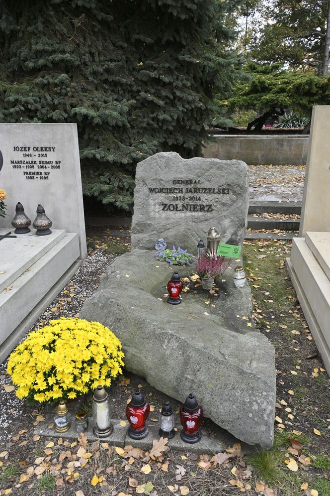 Grób Jaruzelskiego na Powązkach Wojskowych