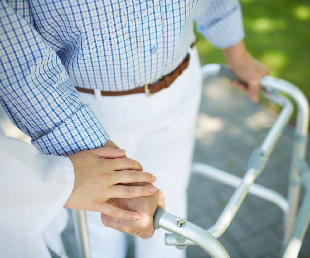 Często skutkiem upadków seniorów są złamania.
