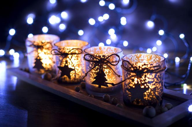 Lampiony bożonarodzeniowe i świeczniki świąteczne: ładne dekoracje na święta ZDJĘCIA