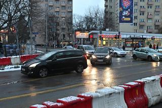 Paraliż na Mokotowie, zamknęli ważne skrzyżowanie. Kierowcy utknęli w korkach, autobusy na objazdach