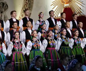 Występ zespołu Mazowsze w Starachowicach
