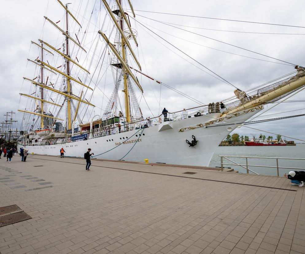 Dar Młodzieży wrócił do Gdyni. Zobacz zdjęcia ze spektakularnego powrotu!