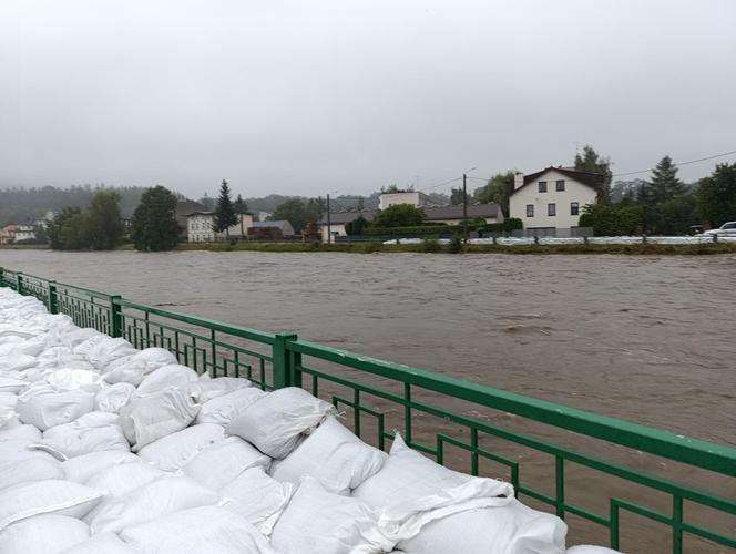 Alarm powodziowy w Głuchołazach. Ewakuacja mieszkańców