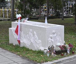 Grób Kornela Morawieckiego na  Powązkach Wojskowych