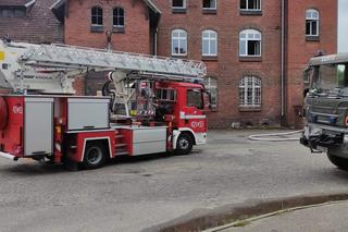 Pożar przy dworcu PKP w Czarnem! Na miejscu sześć zastępów straży pożarnej [ZDJĘCIA] 