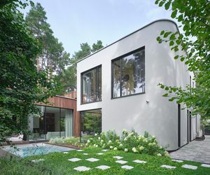 Elewacja: tynk czy okładzina? Porównanie kosztów i efektów – praktyczny przewodnik