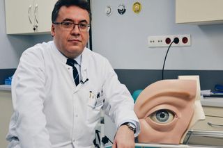 Lubelski lekarz z nominacją do „okulistycznego Nobla”. Kim jest prof. Rejdak?