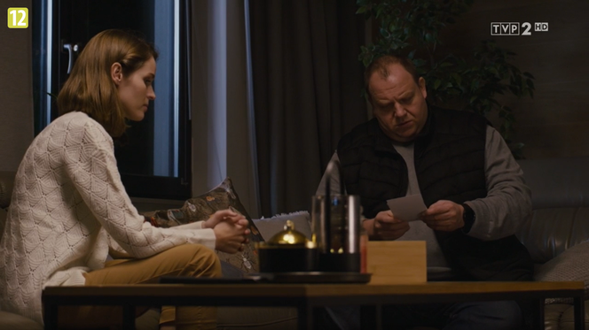 Na dobre i na złe, odc. 843: Joanna Gawryło (Monika Kaleńska), detektyw (Bartłomiej Nowosielski)