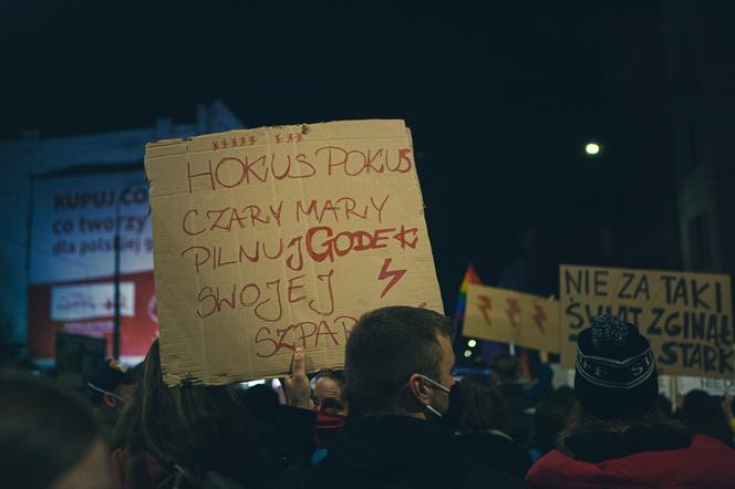 Protest kobiet we Wrocławiu. Zobaczcie zdjęcia [GALERIA, FOTO]