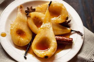 Gruszki w słodkim syropie na zimę - jak zrobić znakomite gruszki do deserów i... deski serów 