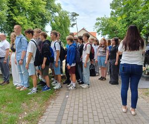 Pamięć o powstańcach żyje w Ostrzeszowie. Ulicami miasta przeszedł Marsz Pamięci [ZDJĘCIA]