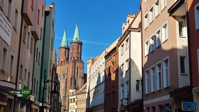 Zabytki stoją tu jeden przy drugim. To dolnoslaskie miasto wygląda jak z pocztówki, ale bez tłumów
