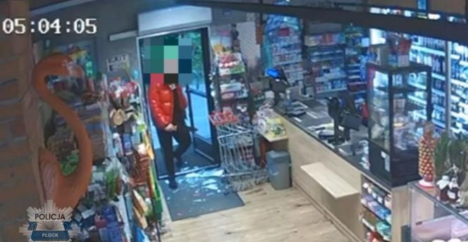 Wpadł do sklepu z maczetą w ręce. Ludzie w panice schowali się na zapleczu