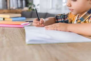 Dyktando klasa 5. Jakie zasady? Pobierz dyktanda dla klasy 5 do wydruku [PDF]  