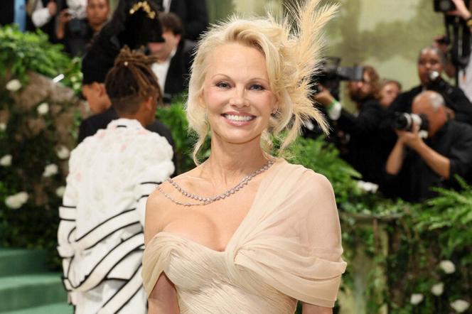 Pamela Anderson bez makijażu na Met Gali