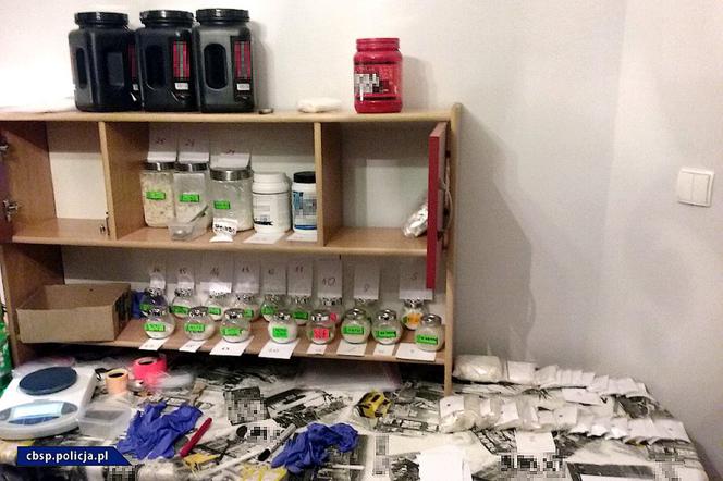 Handlarze "śmiercią" zatrzymani! Rozprowadzali dopalacze na terenie Śląska [ZDJĘCIA]
