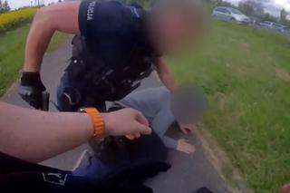 Chodził z bronią i rozglądał się po posesjach. Mieszkańcy byli przerażeni