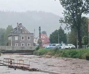 Lądek Zdrój i Stronie Śląskie zalewa woda. Dramatyczna sytuacja mieszkańców 