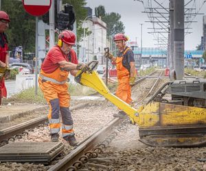 Sierpniowy paraliż komunikacyjny w Warszawie. Utrudnienia i zmiany w kursowaniu tramwajów