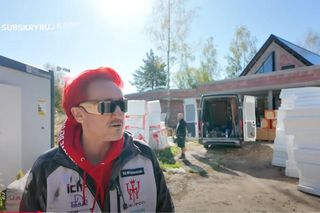 Michał Wiśniewski na budowie swojego domu