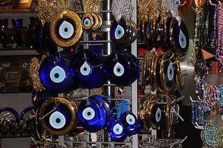 Kupujesz te pamiątki na wakacjach? Przynoszą pecha! Lepiej ich ze sobą nie przywoź 