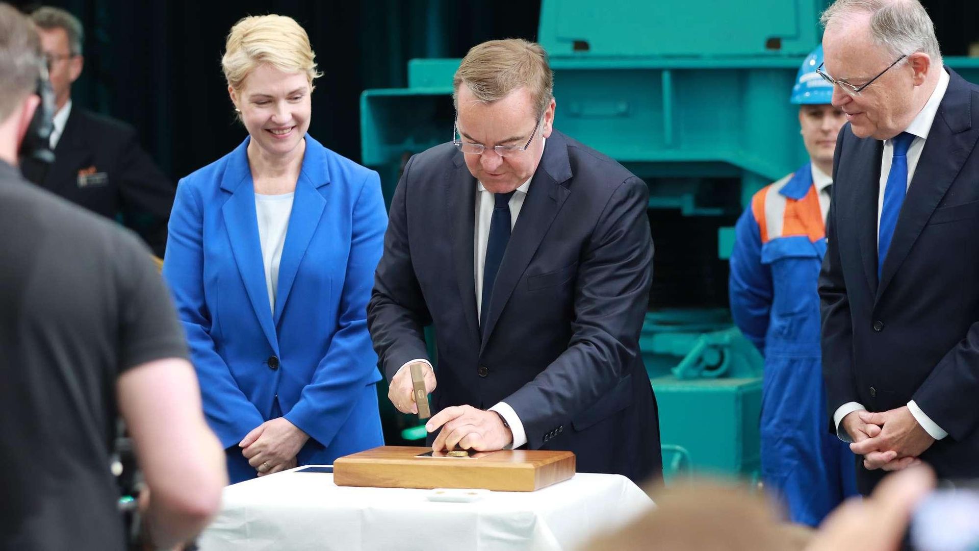 Minister obrony Boris Pistorius uczestniczył w ceremonii położenia stępki pierwszej fregaty