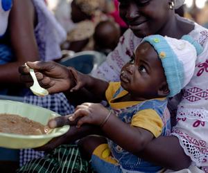 Niedożywienie, brak położnej, brudne przychodnie. Tak wyglądają porody w Senegalu