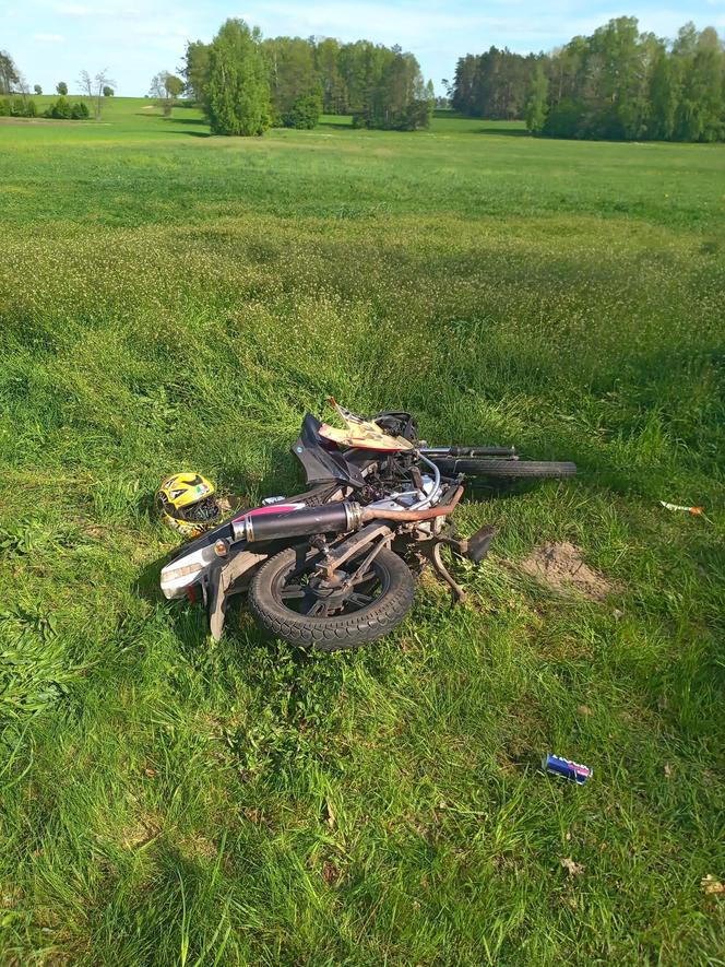 Rannego motocyklistę przetransportowano do szpitala helikopterem Lotniczego Pogotowia Ratunkowego