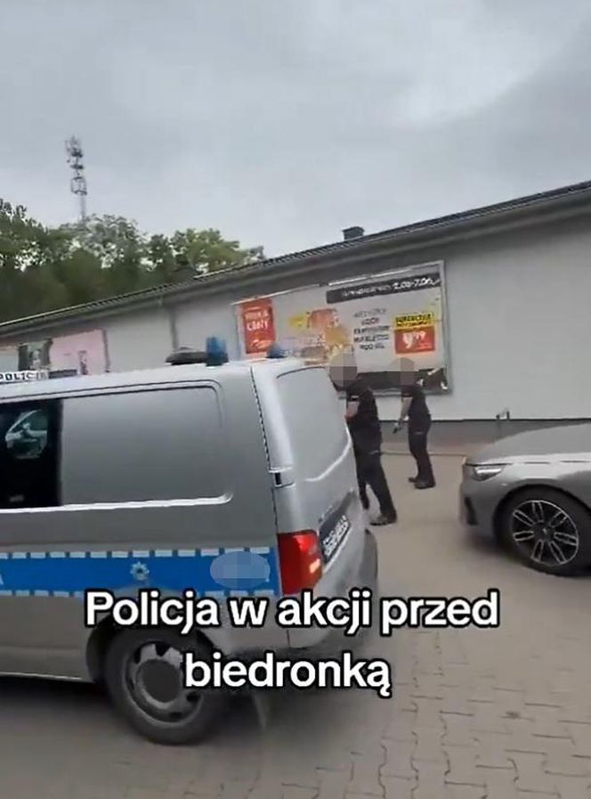 Strzelanina pod "Biedronką" w Bolkowie. Wyciekło szokujące nagranie z interwencji. Policjant ranny