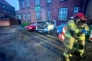Malbork. Pożar busa na parkingu. Strażacy wyciągnęli z pojazdu nieprzytomnego mężczyznę [ZDJĘCIA].