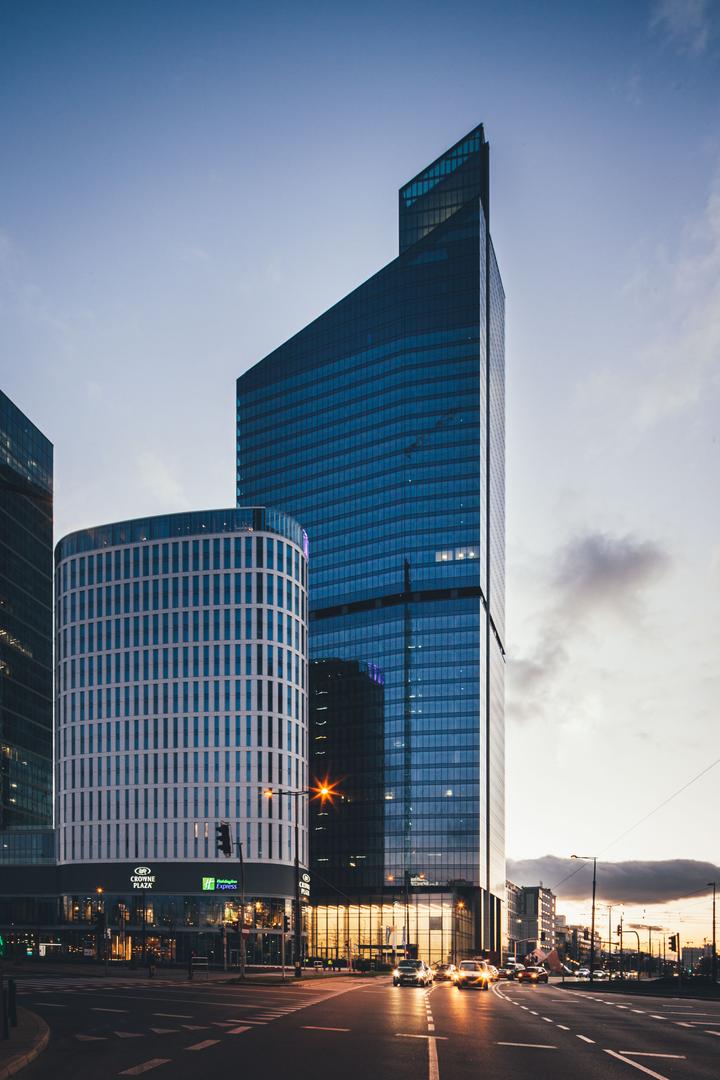 Skyliner w Warszawie: po wieżowcu oprowadza Michał Sadowski